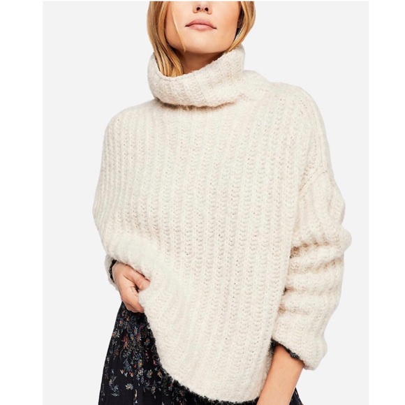 SOLD — FREE PEOPLE Pearl Fluffy Fox Sweater - Picture 2 of 8